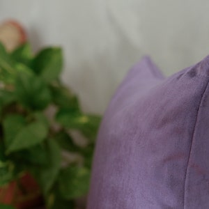 Lavendel Lila Samt Kissenbezug, Sehr Peri Samt Kissenbezug als Geburtstag Geschenk Idee, Hygee Wohnkultur, Ultra Violet Euro Sham Bild 9