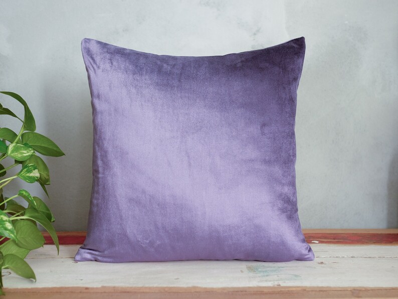 Lavendel Lila Samt Kissenbezug, Sehr Peri Samt Kissenbezug als Geburtstag Geschenk Idee, Hygee Wohnkultur, Ultra Violet Euro Sham Bild 1