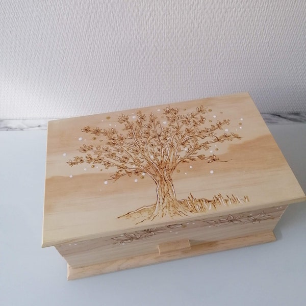 Boîte à bijoux en bois pyrogravée à la main