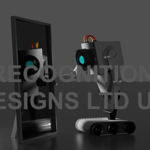 Puede incluir: Una representación 3D de un robot mirándose en un espejo. El robot es principalmente gris con detalles negros y un ojo azul. El espejo es rectangular y negro. El texto "RECOGNITION DESIGNS LTD UK" aparece en el fondo.