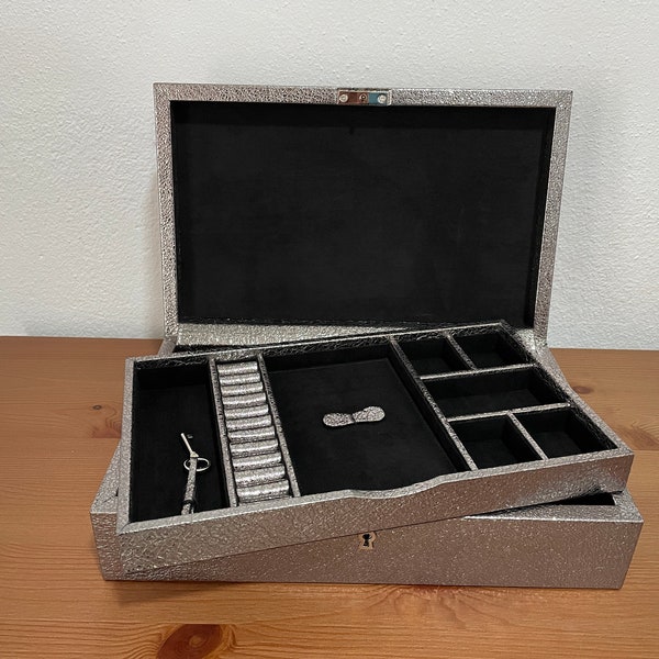 Jewellery box with tray