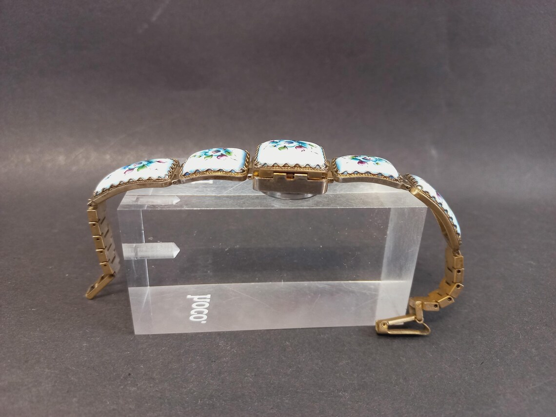 Soviet Vintage Wrist Watch Chaika, Porcelain Glaze Women Mechanical Watch USSR, foto 4 de 5