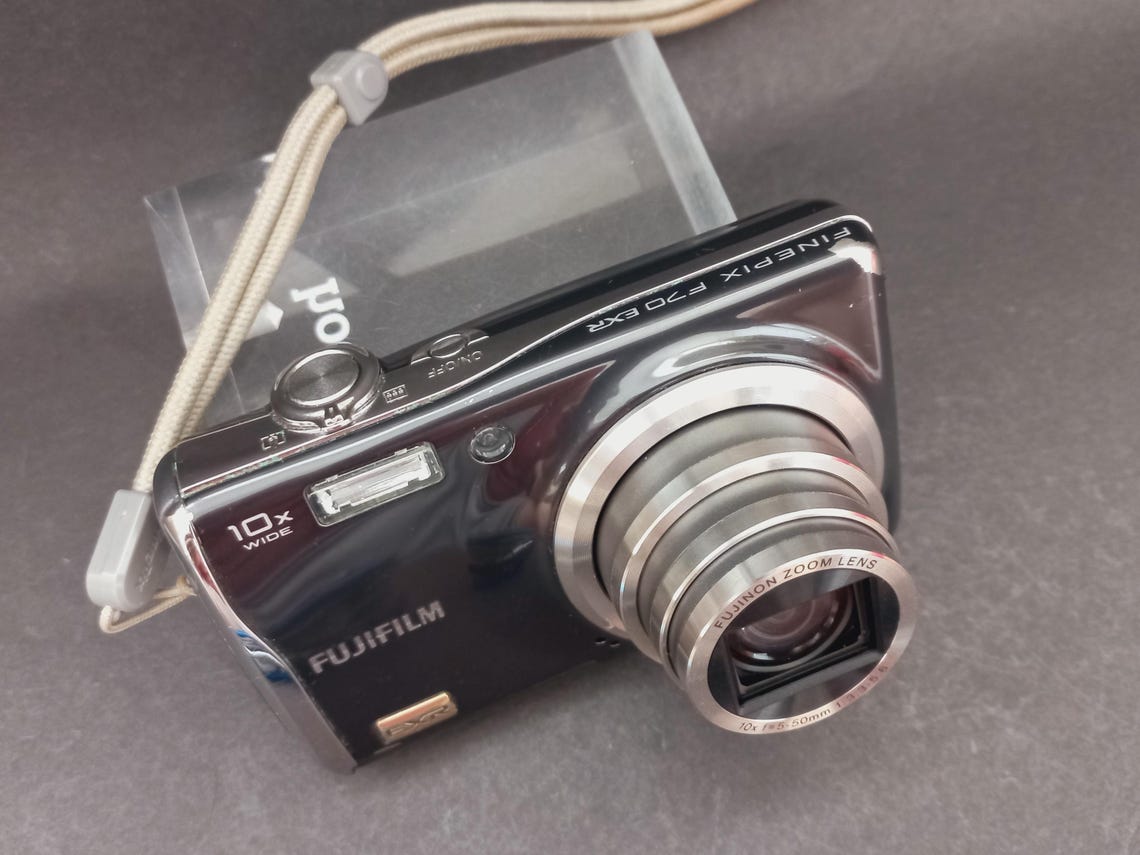 Fujifilm FinePix F70 EXR, foto 3 di 5