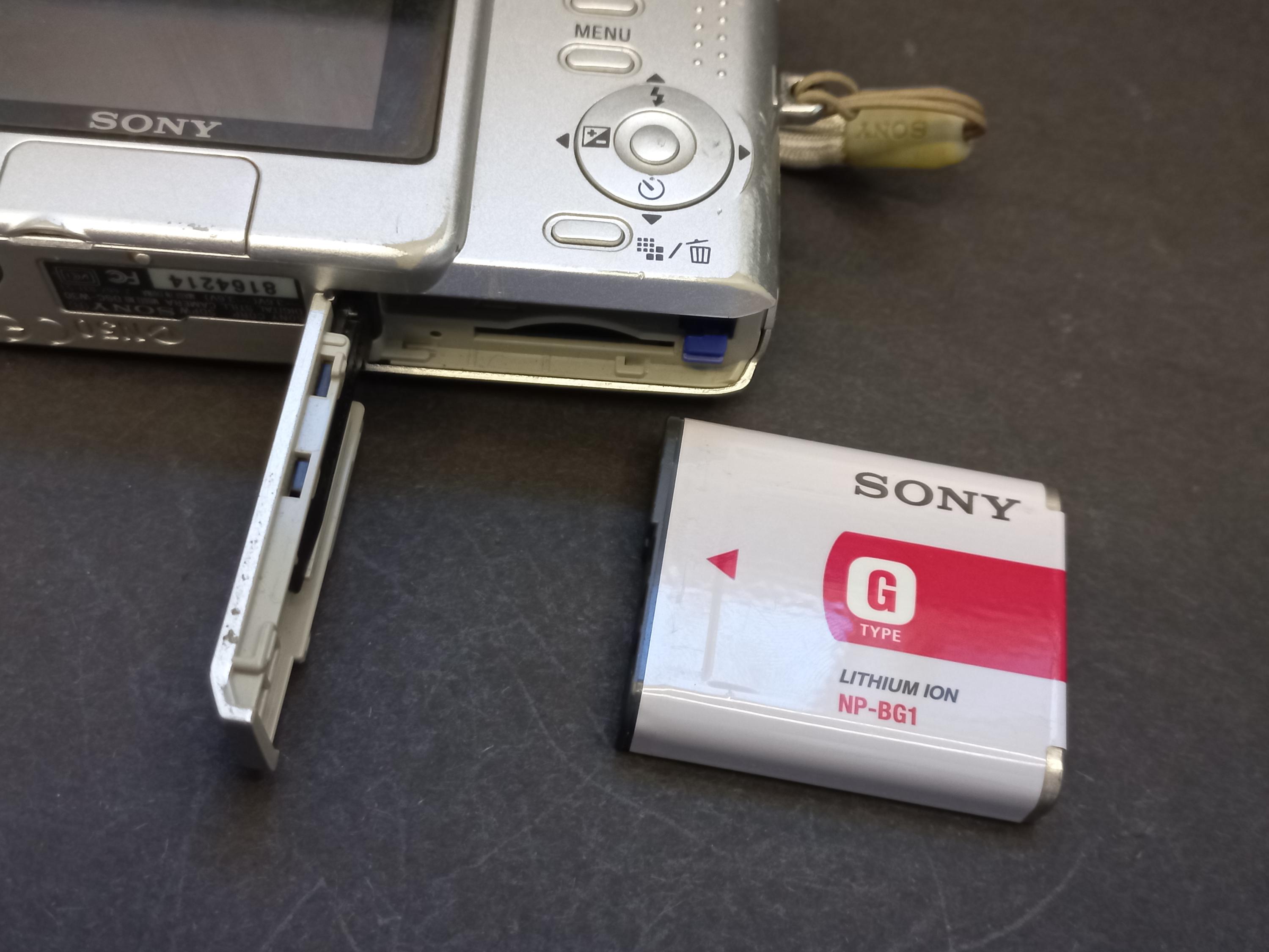 デジタルカメラ ソニー サイバーショット DSC-W30、コンパクトデジタル 