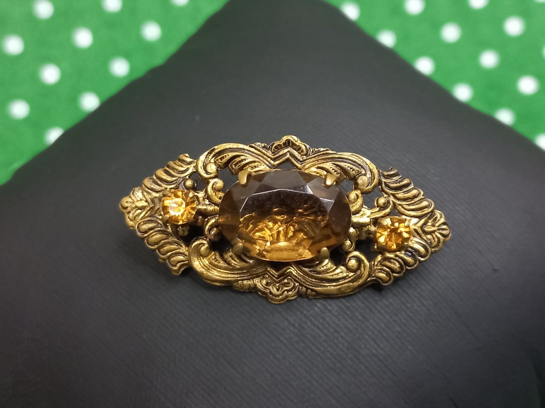 Pin's Hockey Vintage Dynamo Moscou (rouge, Fabriqué En Russie) - Broche Estampillée