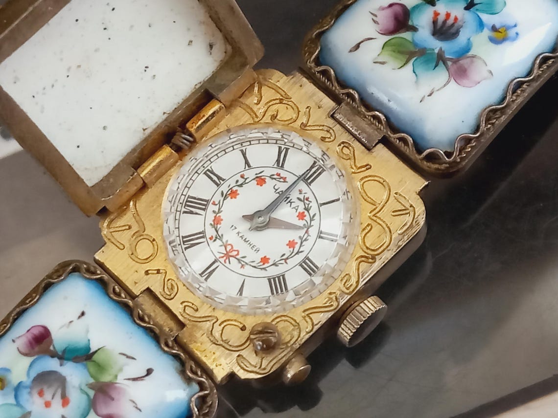 Soviet Vintage Wrist Watch Chaika, Porcelain Glaze Women Mechanical Watch USSR, foto 3 de 5