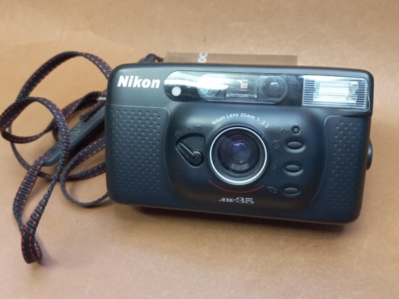 ビンテージカメラ Nikon AW 35、フィルムカメラ Nikon 1990 年代