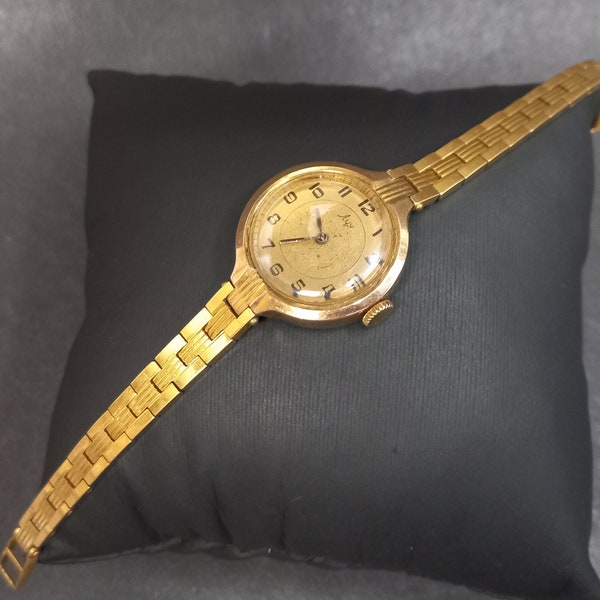 vintage Soviétique Rare Montre-bracelet « Luch » Enroulement manuel, URSS Femmes Montre mécanique