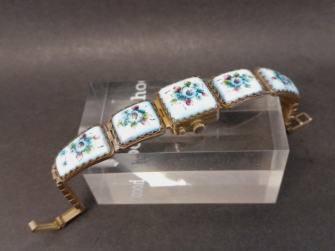 Soviet Vintage Wrist Watch Chaika, Porcelain Glaze Women Mechanical Watch USSR, foto 1 de 5