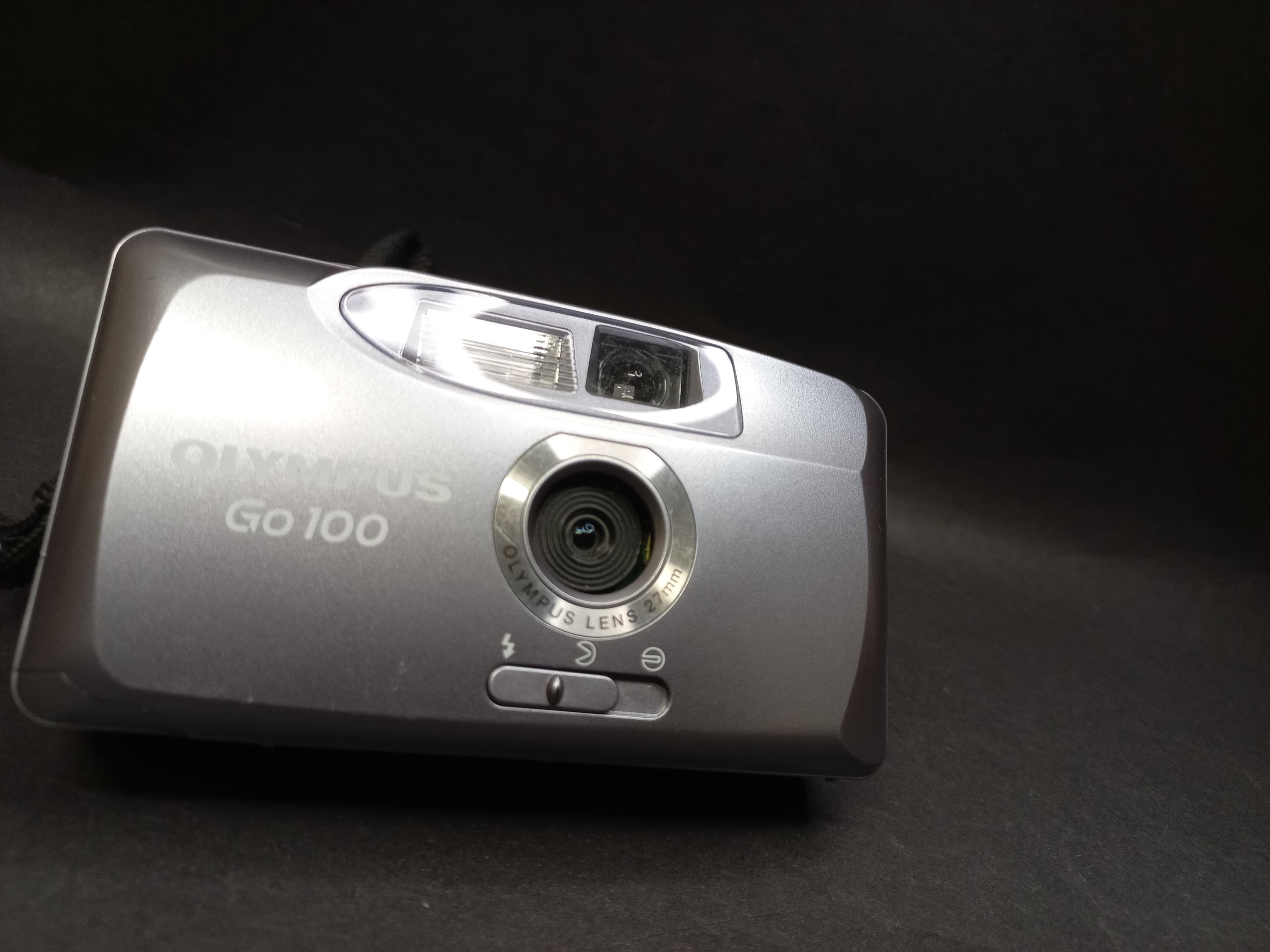 ヴィンテージカメラ Olympus Go 100、フィルムカメラ Olympus 1990年代