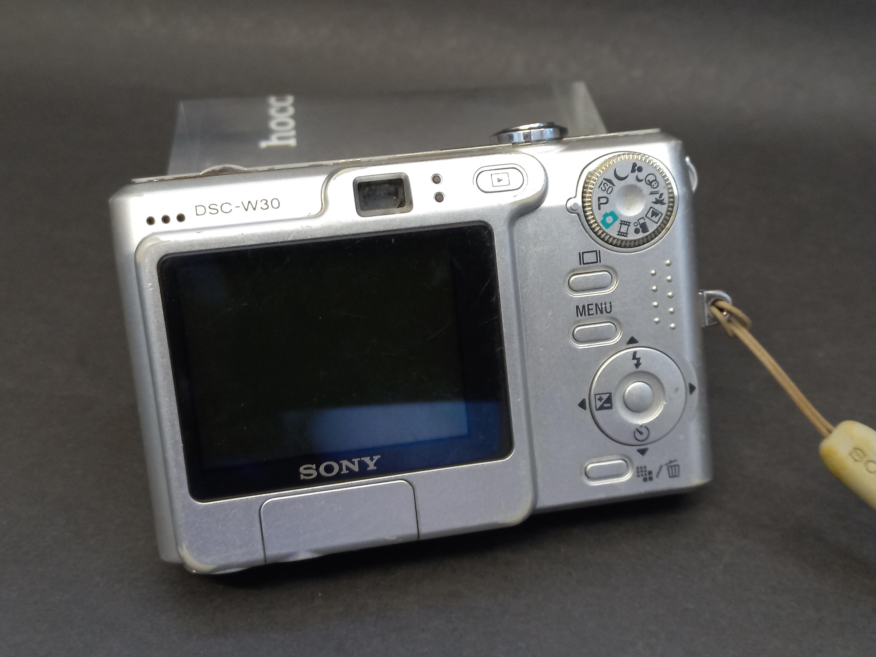 デジタルカメラ ソニー サイバーショット DSC-W30、コンパクトデジタル 