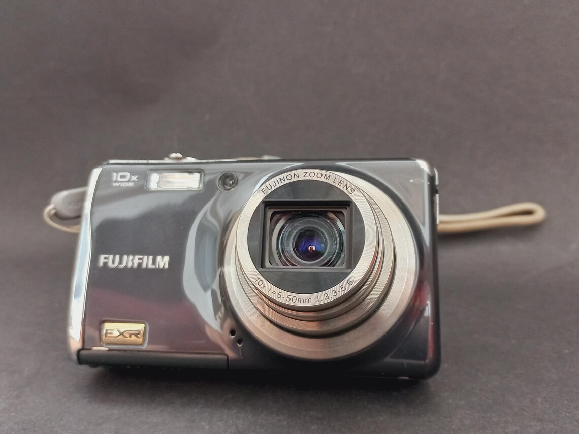 Fujifilm FinePix F70 EXR, foto 2 di 5
