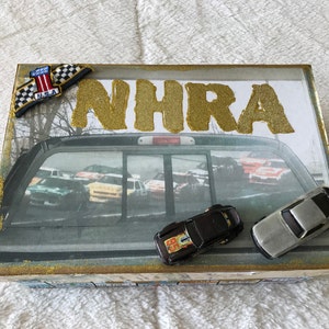 RACECAR-thema! Handgemaakt, speciaal voor jou! 'Keep-sake&cadeaudoos' 'Cadeaukaartdoos', allemaal verfraaid 'van binnen naar buiten' GEEN 'deksel' niet gedraaid!