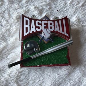 SPORT-thema! "Geschenkkaartdoos"/"krat-volledige dozijn" (golf)handgemaakt-gepersonaliseerd, allemaal verfraaid "binnen-buiten" en GEEN "deksel" niet gedraaid!