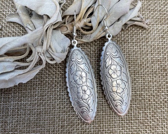 Southwest Silver Floral Earrings, Boho Silver Dangle, Flower Earrings, Floral Dangle, Bohemian Earring, Western Jewelry, Cowgirl Jewelry