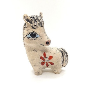 Figurka ceramiczna biały mały kucyk, wykonane na Ukrainie, ręcznie robiona figurka ceramiczna, rzeźba ceramiki, wystrój domu, koń, prezent dla mamy, miniatura