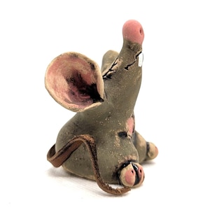 陶器の置物 灰色のネズミ、手作り陶器、ウクライナ製、陶器彫刻、面白いギフト、室内装飾、動物の置物、ミニチュア、アート