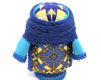 Muñeco amuleto Motanka ucraniano pequeño – Muñeco folclórico protector hecho a mano, talismán eslavo, mini decoración étnica, regalo espiritual, muñeca de colección