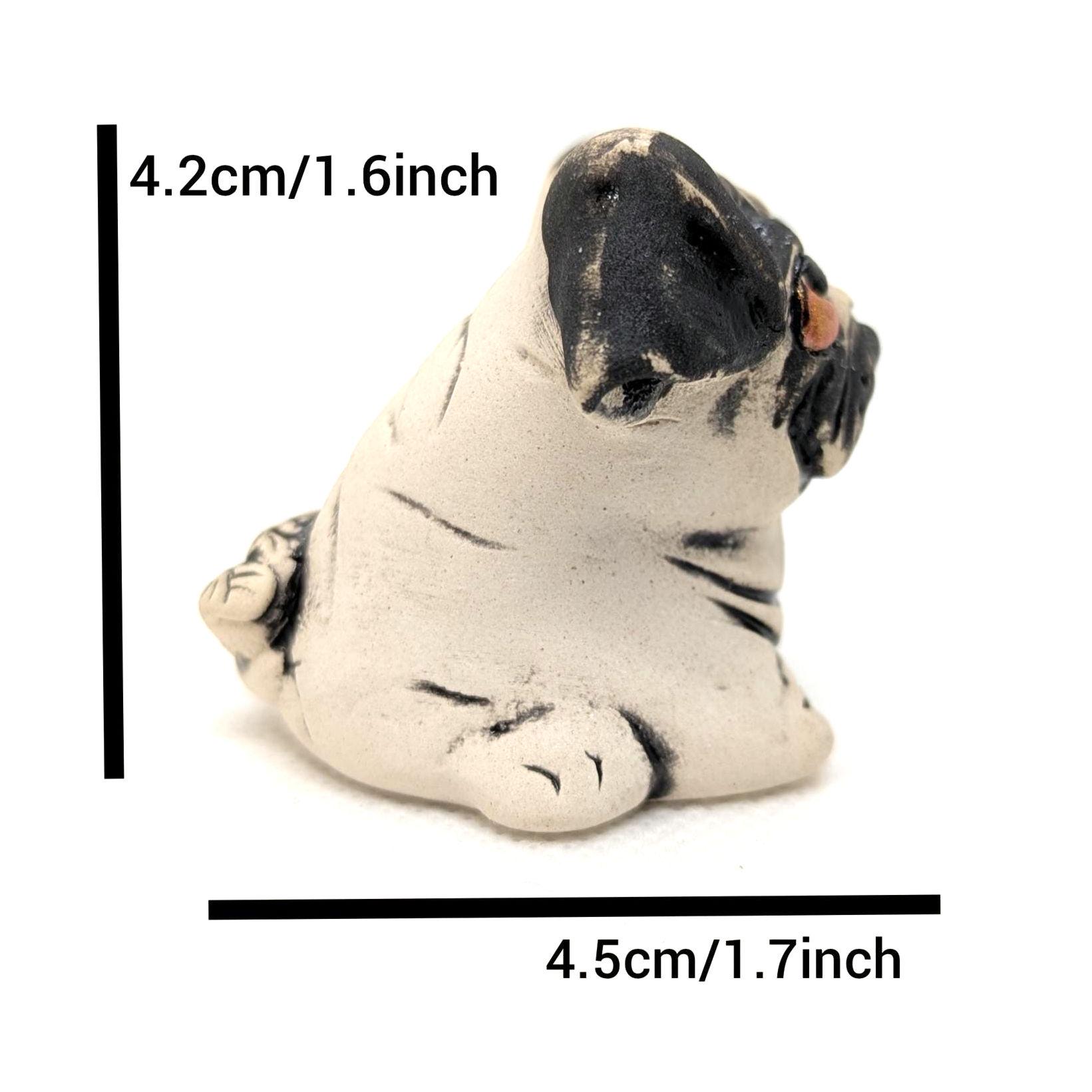 陶器の置物 犬 パグ ハンドメイド 陶器 陶器彫刻 コレクター向けギフト