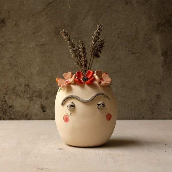Frida / Jarrón de cerámica hecho a mano / jarrón de cara de cerámica / Jarrón divertido / escultura