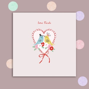 Partecipazione di nozze Uccelli d'amore impreziositi da piccole gemme, fiori nuziali, tiara