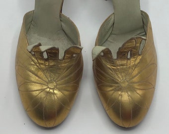 Vintage 1930s golden heeled  flower designed mules size 35