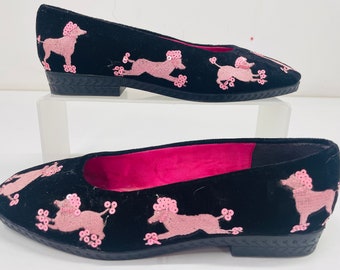 Des caniches roses sur des chaussures plates vintage en velours noir Beverly Feldman