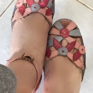 Vintage peep toe 1940s platform sandal made by brand Peacock