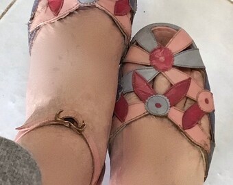 Vintage peep toe 1940s platform sandal made by brand Peacock