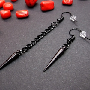 Ein schwarzer Spike Ohrring Spike Hänger Schwarz Acryl Spike Punk Ohrring Gothic Ohrringe Lange Spike Ohrringe kurze Zapfen Goth Zapfen Baumeln