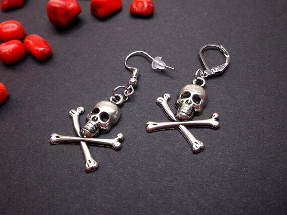One Silver Skull Earring One Skull Dangle Skull Earring Goth Goth Earring Skull Goth Dangle Men Earrings Gothic Earring Etsy Canada