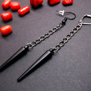 Ein schwarzer Spike Ohrring Spike Hänger Schwarz Acryl Spike Punk Ohrring Gothic Ohrringe Lange Spike Ohrringe kurze Zapfen Goth Zapfen Baumeln