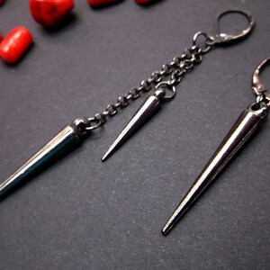 Boucles d&#39;oreilles pendantes en métal avec pointes : breloque cône gothique punk