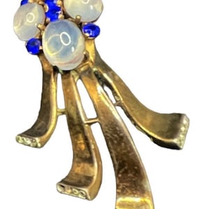 Trifari Sterling Rhinestone Moonstone Broch Ribbon