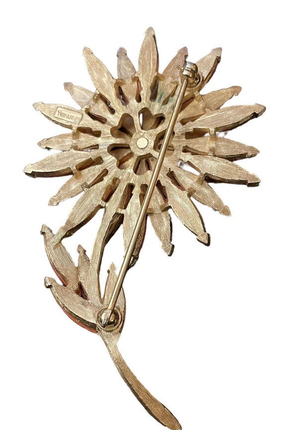Trifari Gilded Gold Coral Brooch Pin - image 6