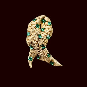 Rare Vintage Crown Trifari Gold tone Brooch Pin