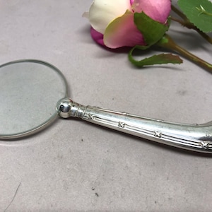 Antique, sterling silver handle magnifying glass hallmarked Sheffield 1905. Ideal gift and desk accessory