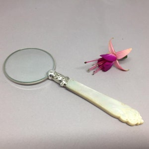 Antikes viktorianisches Perlmutt geschnitztes Vergrößerungsglas. Ideales Geschenk und SchreibtischAccessoire