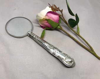 Antique sterling silver, Queens pattern magnifying glass hallmarked Sheffield 1931. Ideal gift and desk accessory