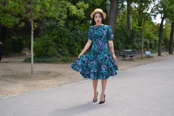 Beautiful vintage ruffled dress and balloon sleeve