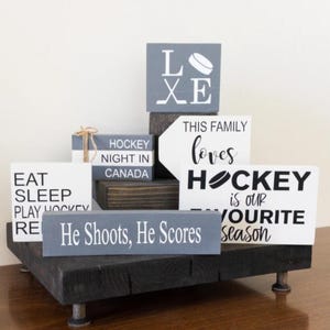 Décoration de plateau à plusieurs niveaux sur le thème du hockey Hockey sur glace Petites enseignes en bois Blocs en bois sur le thème du sport Hockey Décoration de famille Cadeau pour amateur de hockey Soirée de hockey