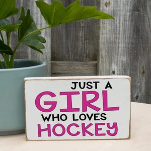 Just a Girl Who Loves Hockey, Small Sign, Hockey Bedroom Decor, Girl Hockey, Hockey Girl Sign, Kids Sports Themed Bedroom, Hockey Gift