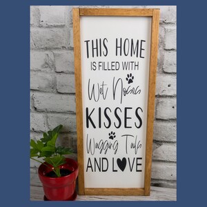 Signe de chien Amoureux des chiens Citation de chien Décoration de chien en bois Cette maison est remplie de queues qui remuent, nez mouillés, bisous et amour Signe des amoureux des animaux de compagnie Cadeau pour maman de chien