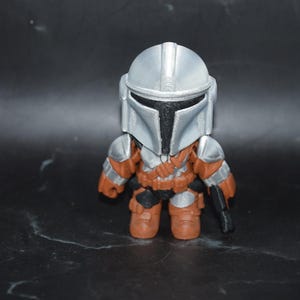 Op Star Mando geïnspireerde Flexi-figuur ~ Knikspeeltje ~ Op maat gemaakt 3D-geprint Mandalorian
