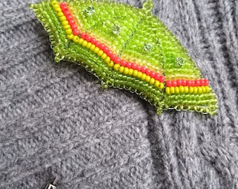 Handgemaakte groene paraplubroche: Tsjechische kristallen met kralen