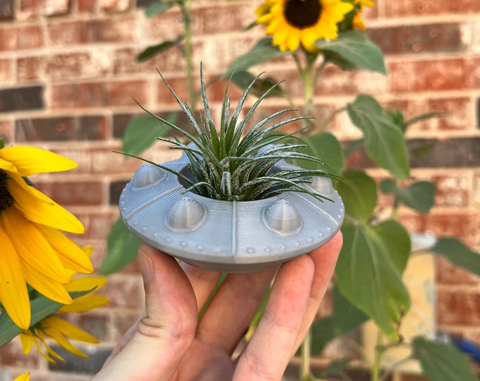 Unique UFO Succulent Planter: Modern 3D Printed Indoor Pot with Drainage for Cacti & Air Plants