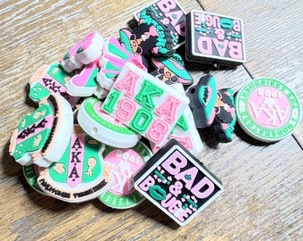 Alpha Kappa Alpha Silikon Fokalperle (AKA, 1908, Girl) für Stifte Armbänder Halsketten Schlüsselbänder, DIY