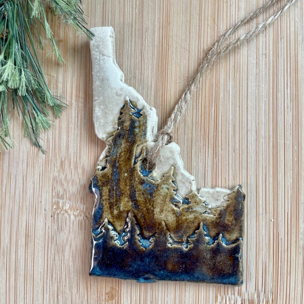 Ornement rustique de l'Idaho - Ornement d'état de montagne et de forêt en céramique, décoration, décoration de Noël, fait main et roulé à la main