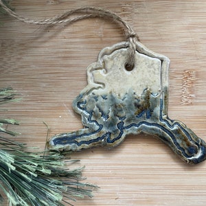 Rustiek ornament Alaska - keramiek berg- en bosornament, decoratie, kerstornament, handgemaakt en met de hand gerold