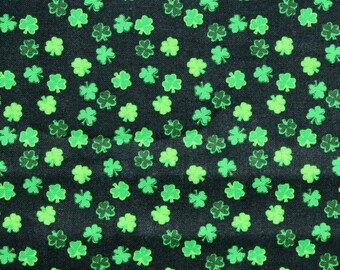 TELA DE TRÉBOL VERDE / ¡Se vende por media yarda! ¡Corte continuo! / 100 % algodón para acolchado / Trébol de cuatro hojas del Día de San Patricio (mini tamaño pequeño)
